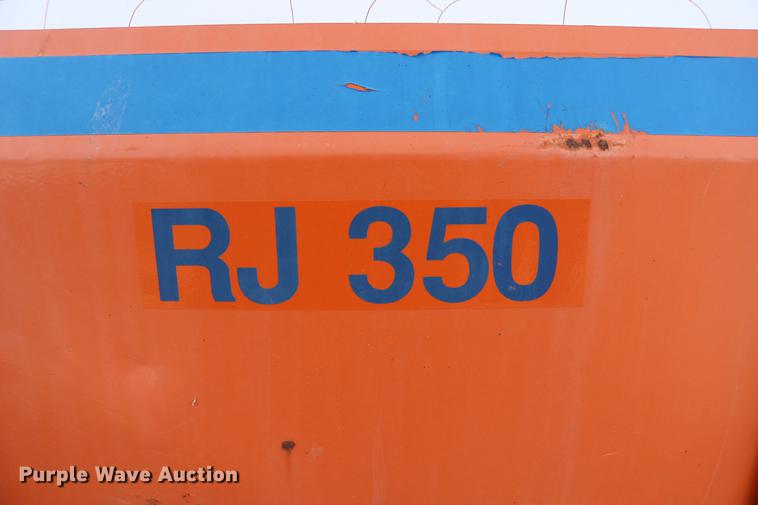 image for item DD8674 2004 Broce RJ350 broom