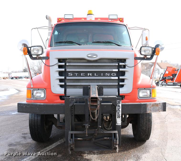 image for item DD8676 2001 Sterling L7501 dump truck