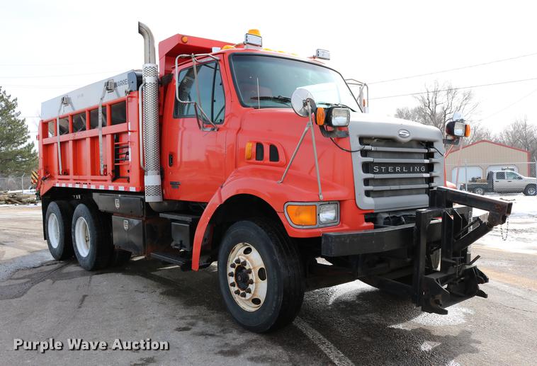 image for item DD8676 2001 Sterling L7501 dump truck