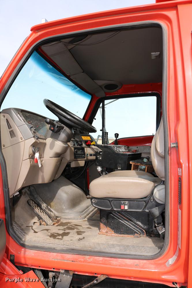 image for item DD8676 2001 Sterling L7501 dump truck