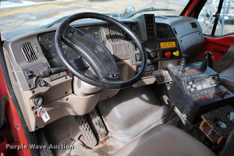 image for item DD8676 2001 Sterling L7501 dump truck