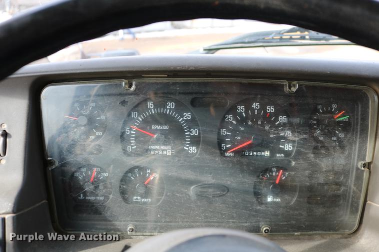 image for item DD8676 2001 Sterling L7501 dump truck