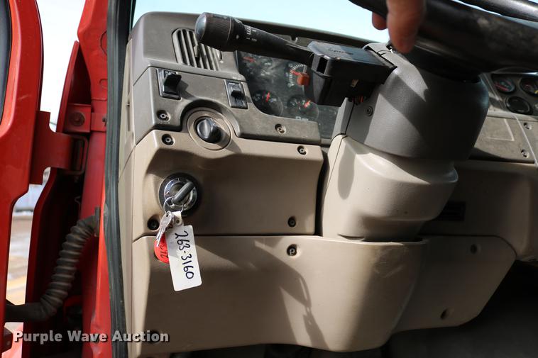 image for item DD8676 2001 Sterling L7501 dump truck