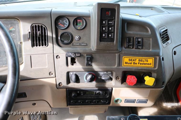 image for item DD8676 2001 Sterling L7501 dump truck