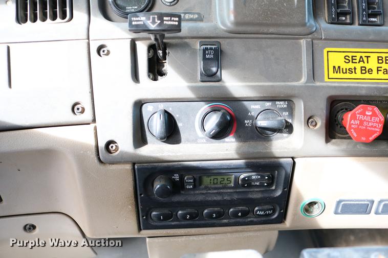 image for item DD8676 2001 Sterling L7501 dump truck