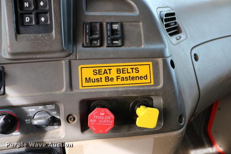 image for item DD8676 2001 Sterling L7501 dump truck