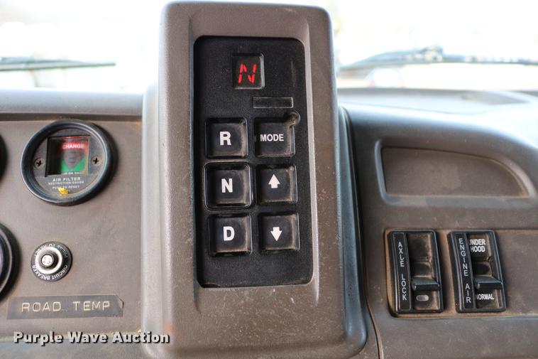 image for item DD8676 2001 Sterling L7501 dump truck