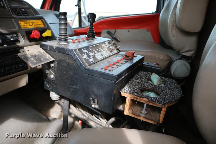 image for item DD8676 2001 Sterling L7501 dump truck