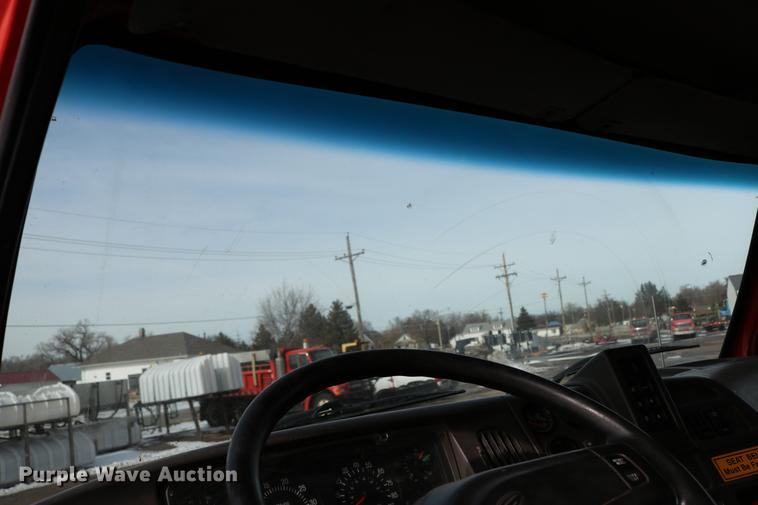 image for item DD8676 2001 Sterling L7501 dump truck