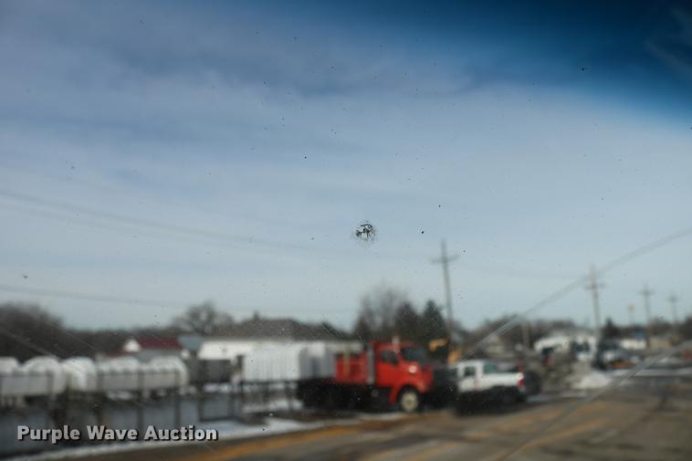 image for item DD8676 2001 Sterling L7501 dump truck