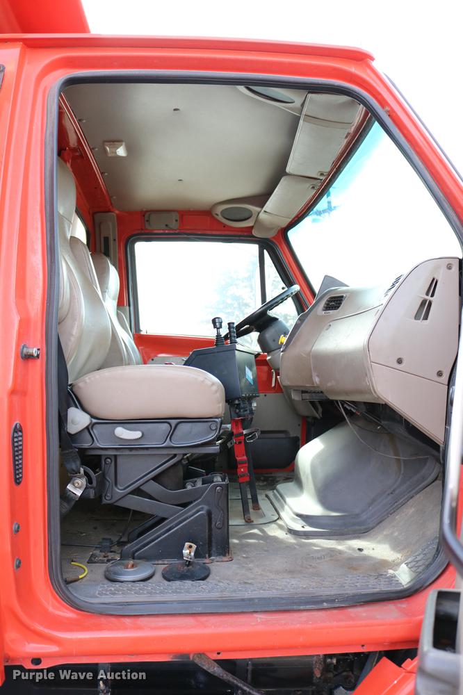 image for item DD8676 2001 Sterling L7501 dump truck