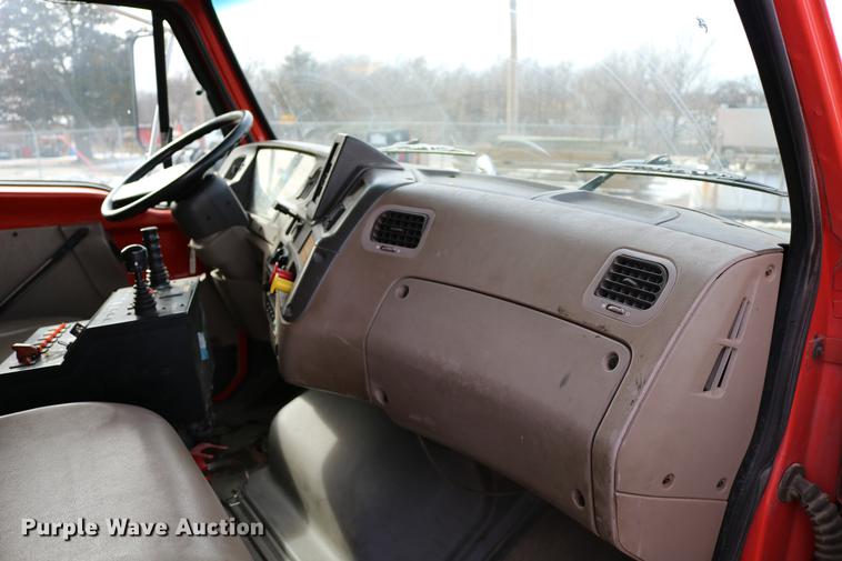 image for item DD8676 2001 Sterling L7501 dump truck