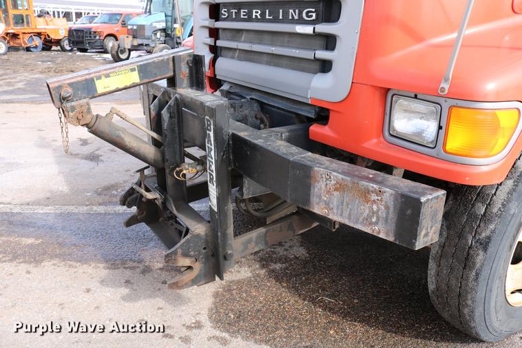 image for item DD8676 2001 Sterling L7501 dump truck