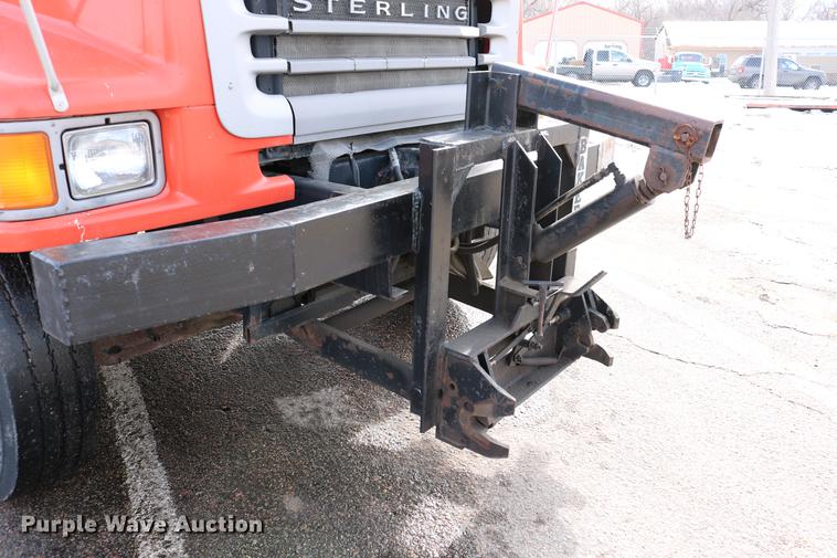 image for item DD8676 2001 Sterling L7501 dump truck