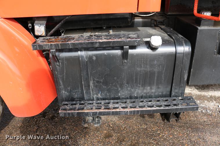 image for item DD8676 2001 Sterling L7501 dump truck