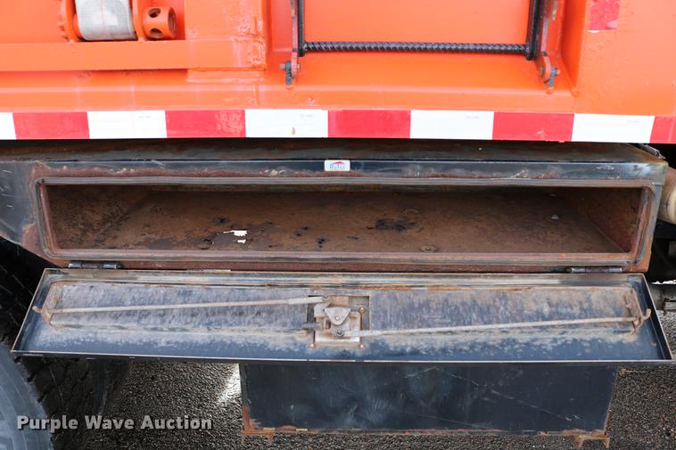 image for item DD8676 2001 Sterling L7501 dump truck