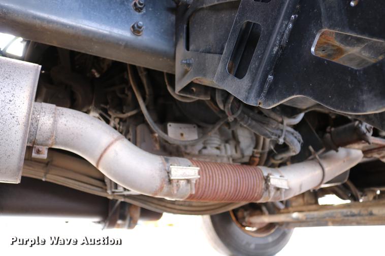 image for item DD8676 2001 Sterling L7501 dump truck