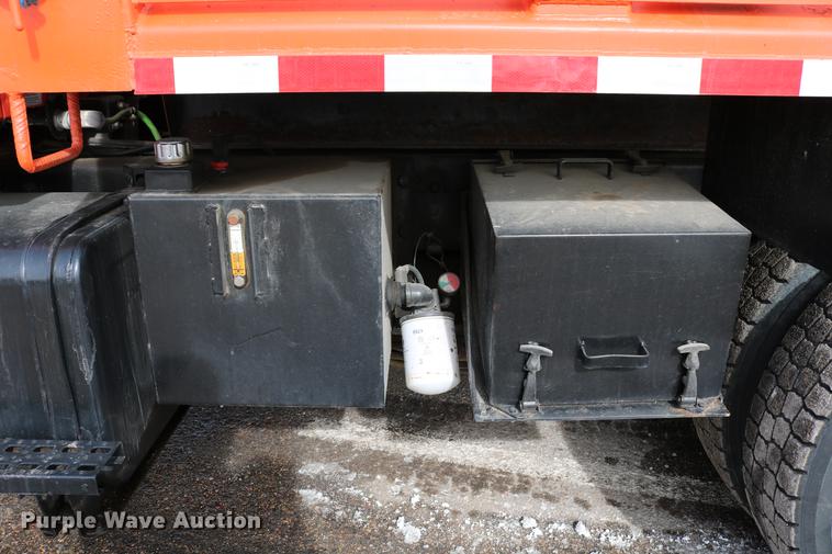 image for item DD8676 2001 Sterling L7501 dump truck