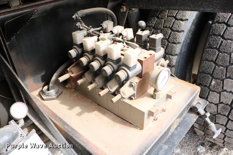 image for item DD8676 2001 Sterling L7501 dump truck