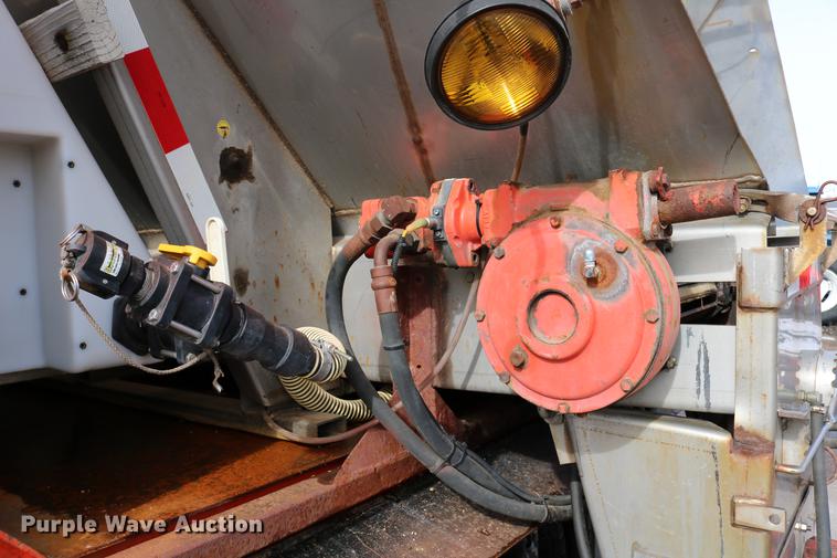 image for item DD8676 2001 Sterling L7501 dump truck