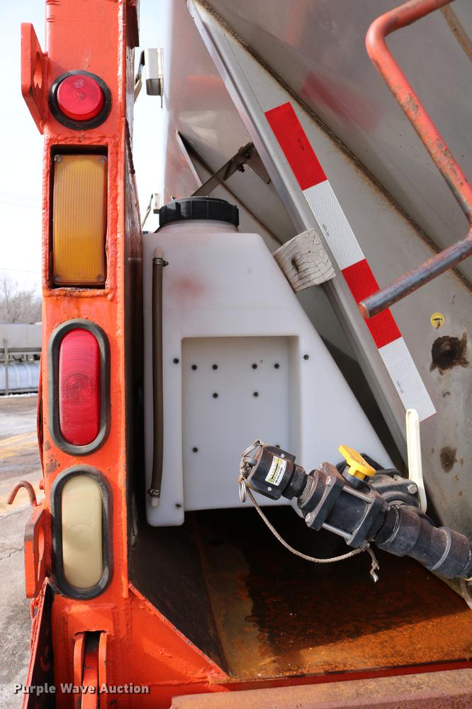 image for item DD8676 2001 Sterling L7501 dump truck