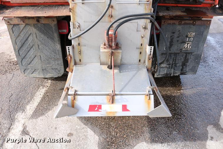 image for item DD8676 2001 Sterling L7501 dump truck