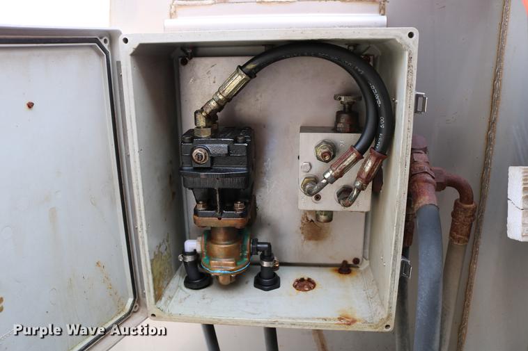 image for item DD8676 2001 Sterling L7501 dump truck