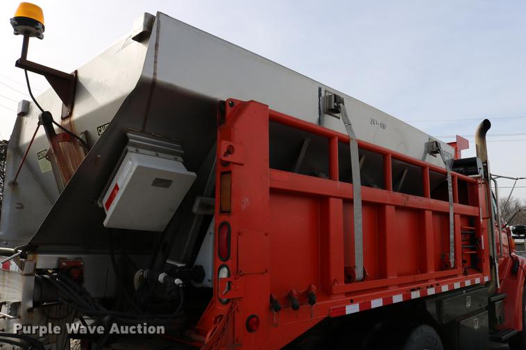 image for item DD8676 2001 Sterling L7501 dump truck