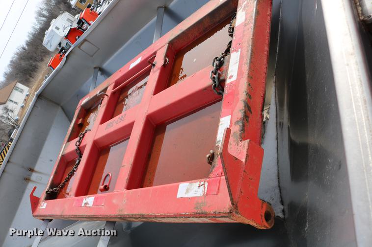 image for item DD8676 2001 Sterling L7501 dump truck