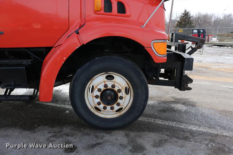 image for item DD8676 2001 Sterling L7501 dump truck