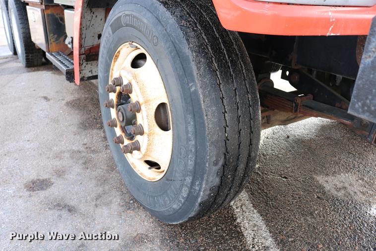 image for item DD8676 2001 Sterling L7501 dump truck