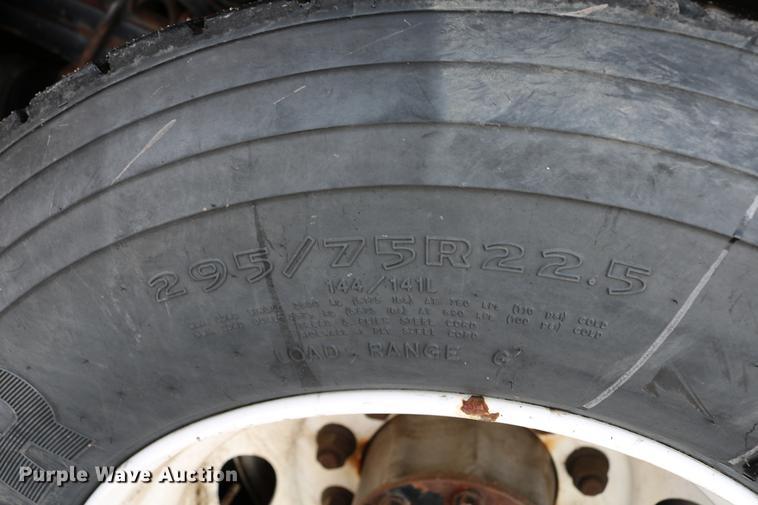 image for item DD8676 2001 Sterling L7501 dump truck