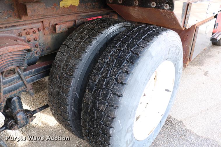 image for item DD8676 2001 Sterling L7501 dump truck