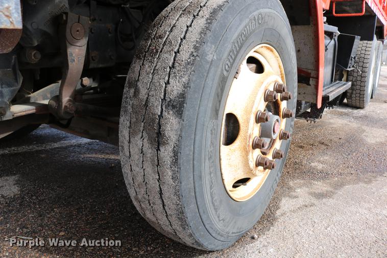 image for item DD8676 2001 Sterling L7501 dump truck