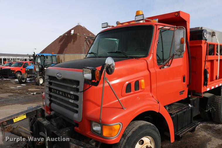 image for item DD8676 2001 Sterling L7501 dump truck