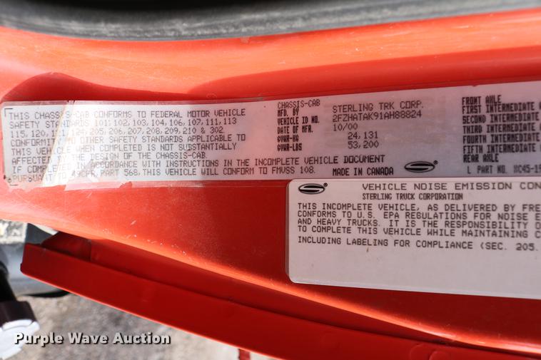 image for item DD8676 2001 Sterling L7501 dump truck