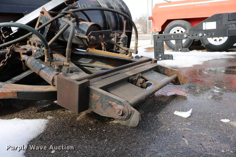 image for item DD8676 2001 Sterling L7501 dump truck