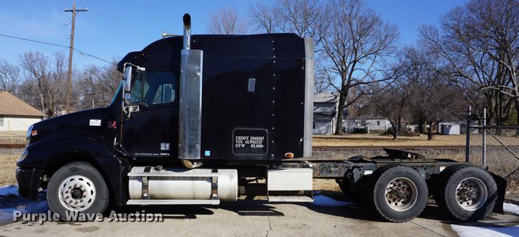 image for item DB0351 2006 Freightliner Columbia semi truck