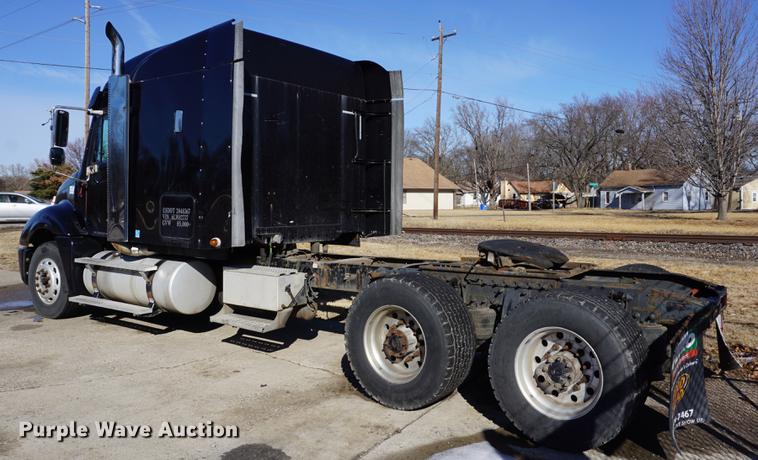 image for item DB0351 2006 Freightliner Columbia semi truck