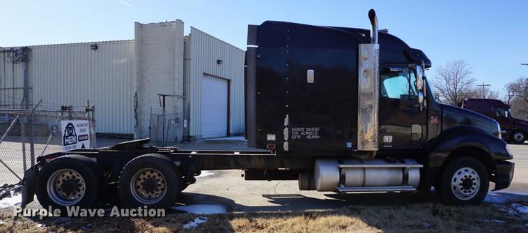 image for item DB0351 2006 Freightliner Columbia semi truck