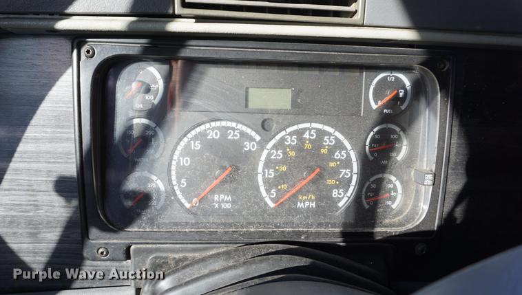 image for item DB0351 2006 Freightliner Columbia semi truck