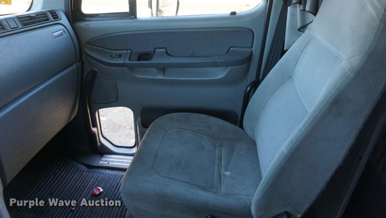 image for item DB0351 2006 Freightliner Columbia semi truck