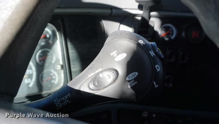 image for item DB0351 2006 Freightliner Columbia semi truck