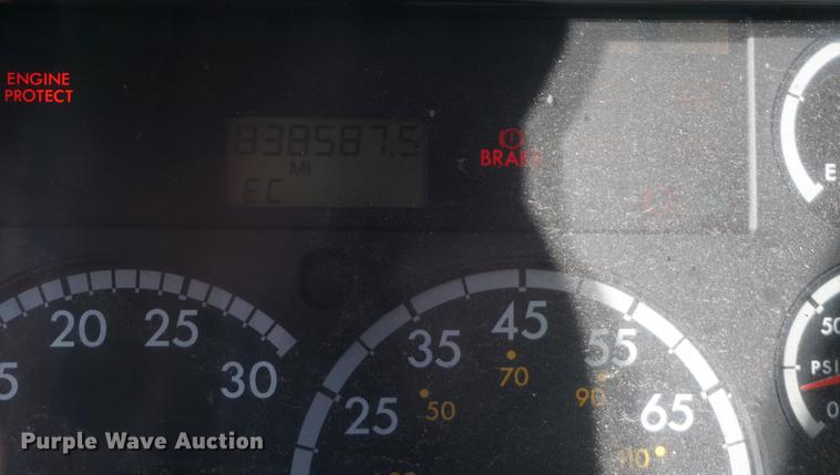 image for item DB0351 2006 Freightliner Columbia semi truck