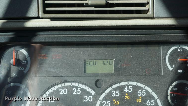 image for item DB0351 2006 Freightliner Columbia semi truck