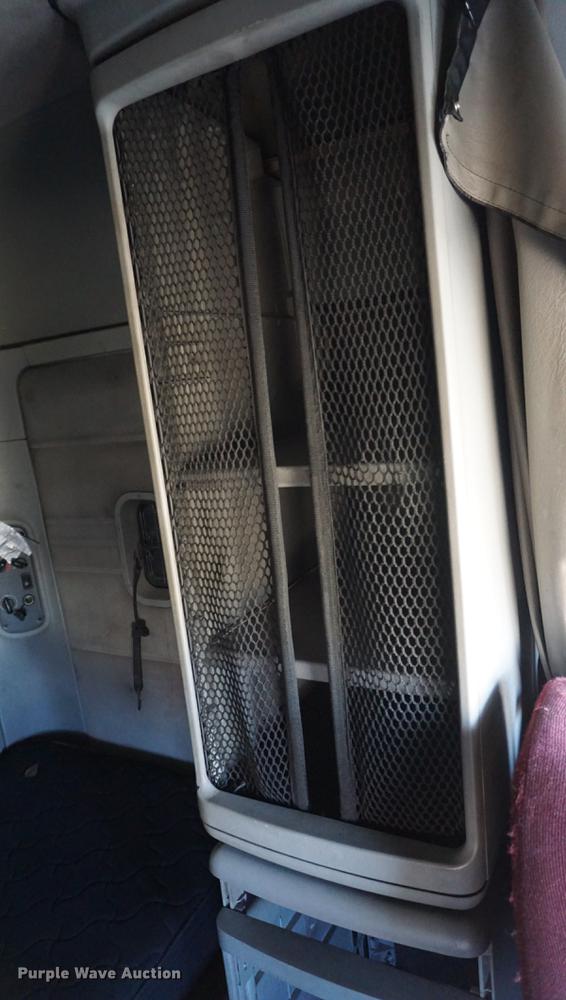 image for item DB0351 2006 Freightliner Columbia semi truck