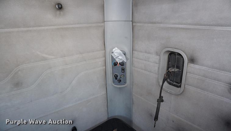 image for item DB0351 2006 Freightliner Columbia semi truck