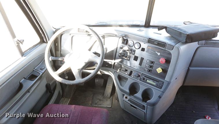 image for item DB0351 2006 Freightliner Columbia semi truck