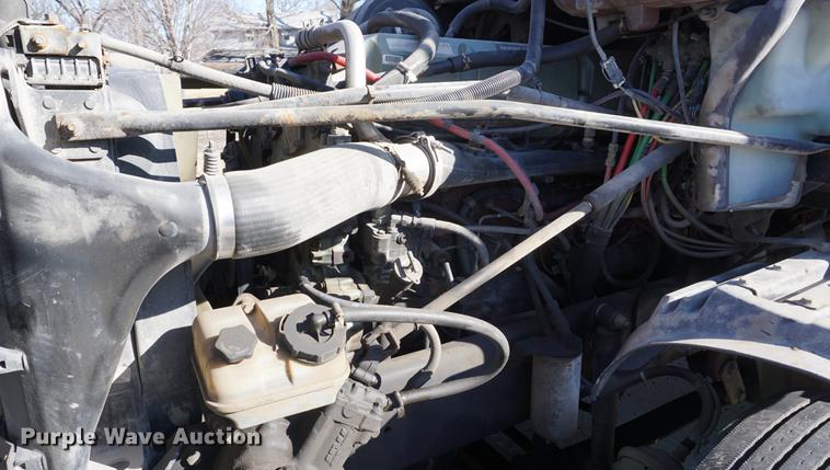 image for item DB0351 2006 Freightliner Columbia semi truck