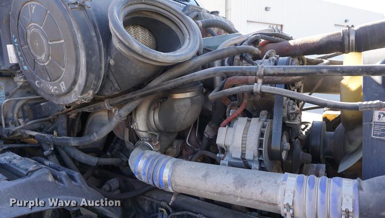 image for item DB0351 2006 Freightliner Columbia semi truck